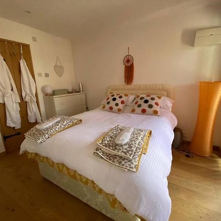 Апартаменты The Retreat, A Relaxing Getaway For Couples Hambrook Экстерьер фото